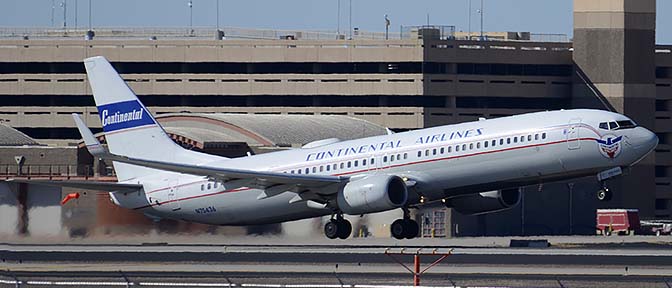 United Boeing 737-924 N75436 Continental legacy, Phoenix Sky Harbor, March 6, 2015
